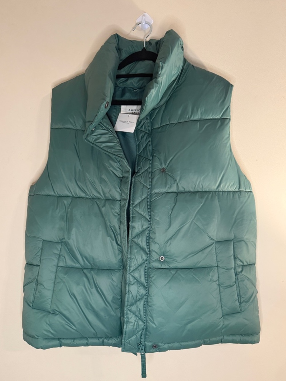 American Eagle Puffer Vest in Green